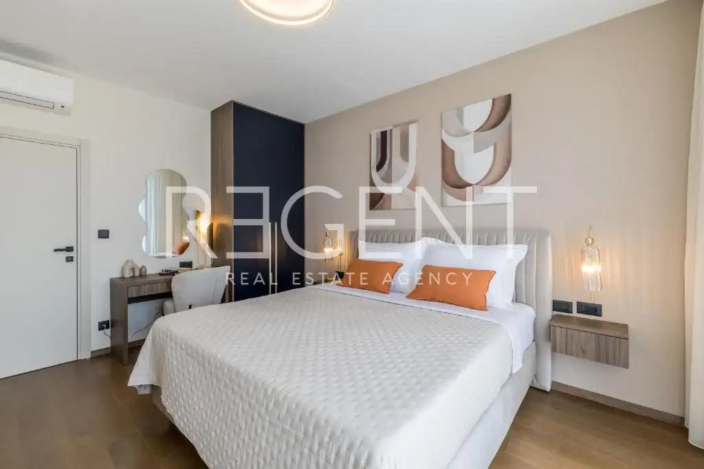 Dugi Rat - Vila 300 m², bazen, sauna ,pogled na more