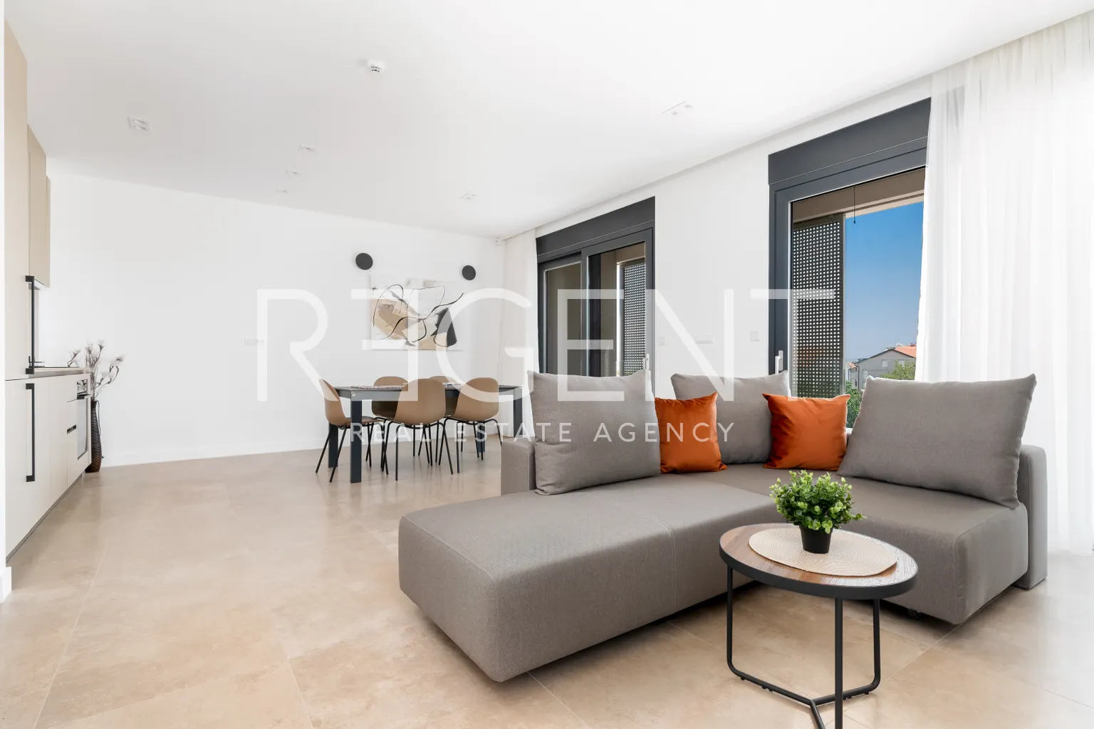 Split, Kaštel Lukšić - Moderní dvoupokojový byt 80 m2 DLOUHODOBÝ PRONÁJEM