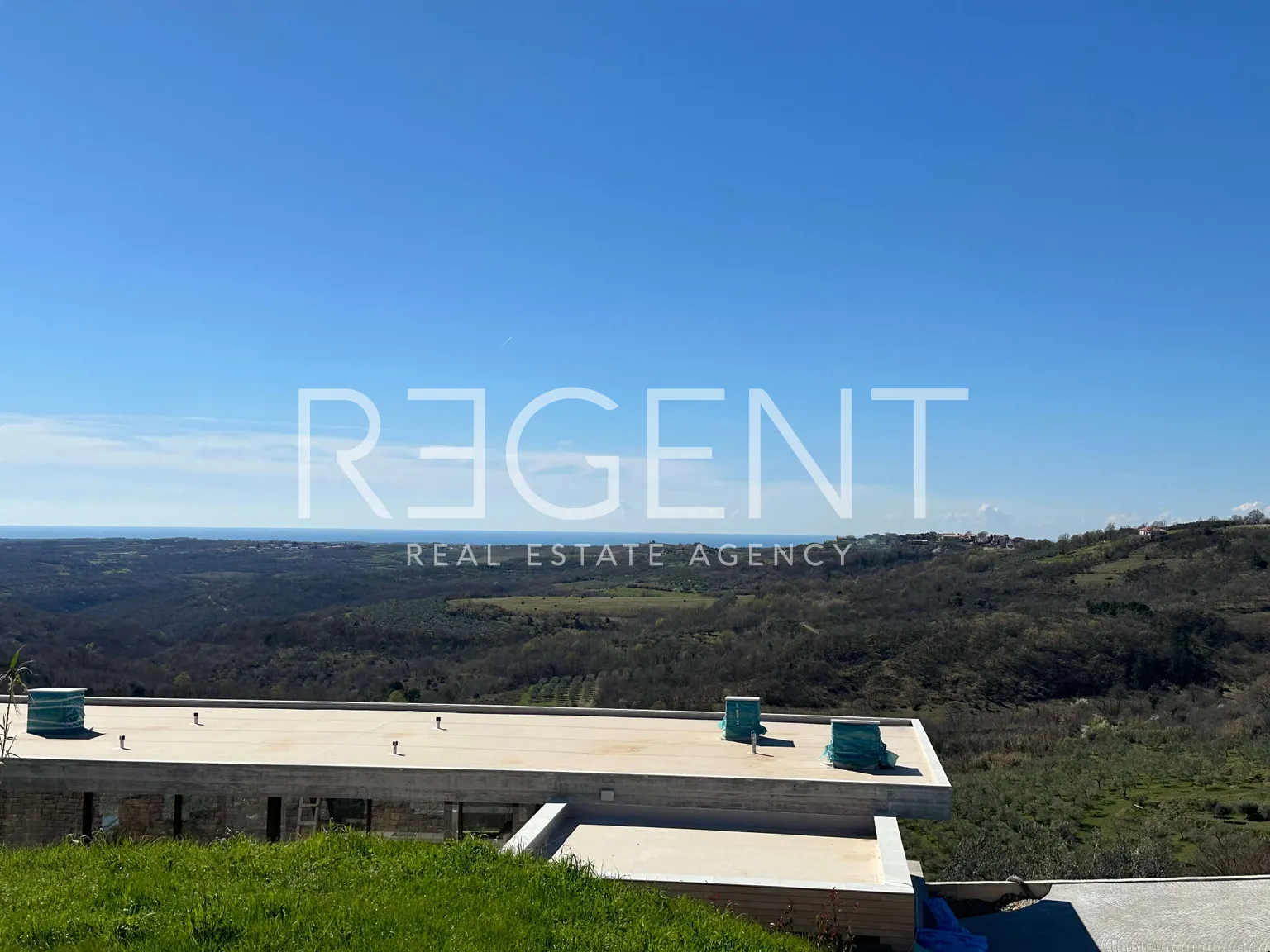 Istra, Krasica - Građevinsko zemljište s građevinskom dozvolom 1004 m2