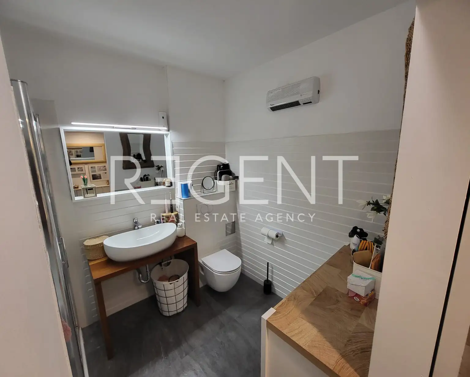 Split, Gripe - Dvosoban stan sa balkonom