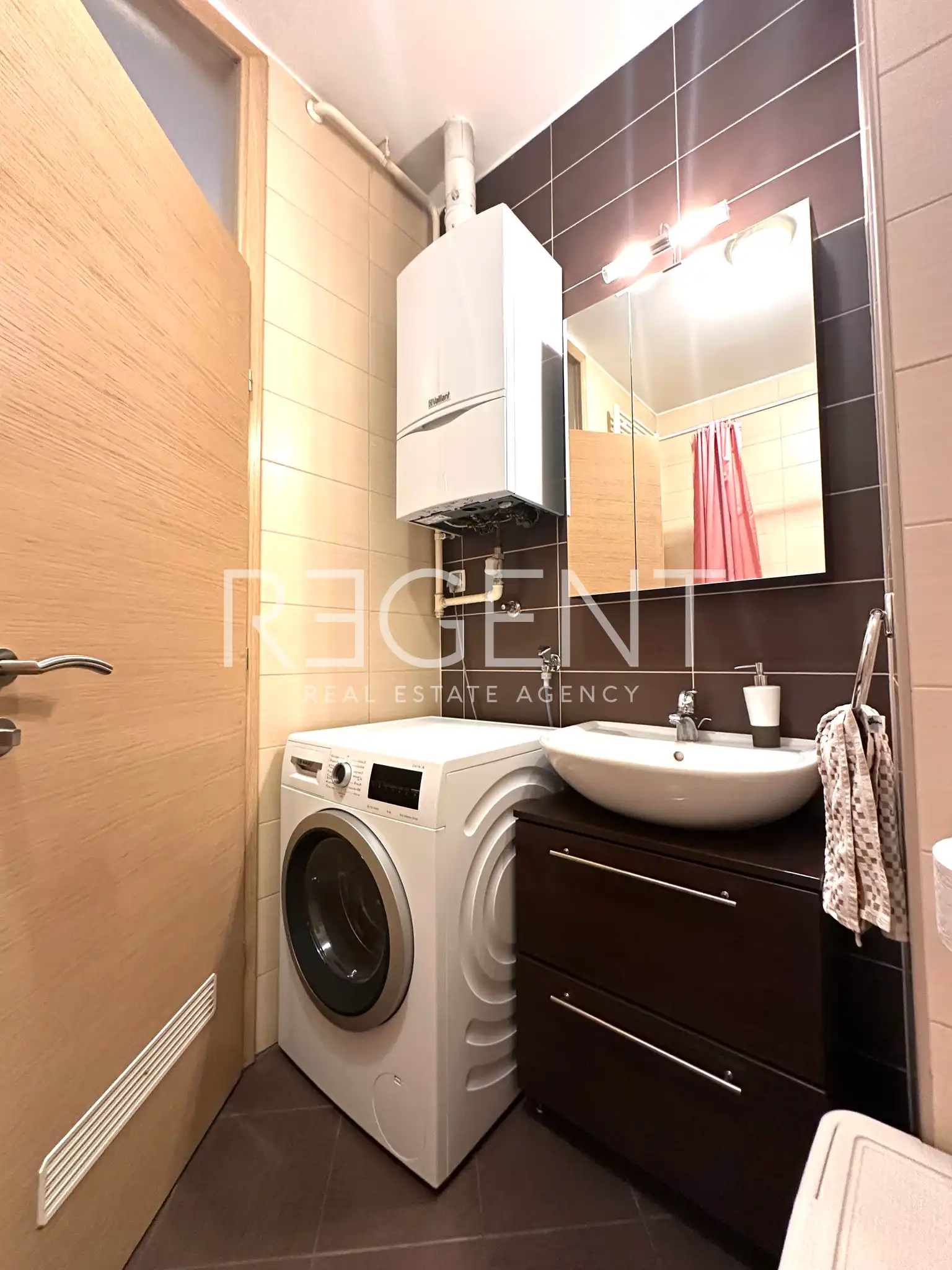 Záhreb, Središće - Trojizbový byt 65 m2 prenájom, DLHODOBÝ