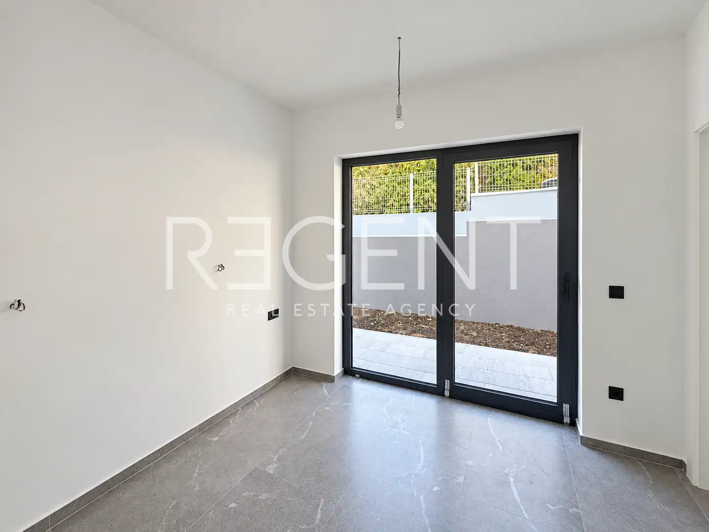 Pakoštane, Drage – Villa 368 m² mit Pool, in erster Reihe zum Meer