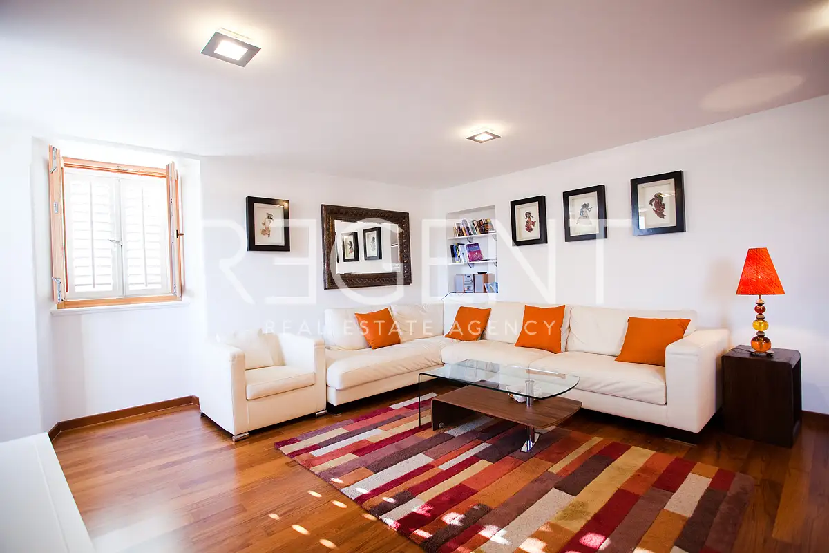 Split, Centar - Dvosoban stan sa pogledom na povijesnu jezgru grada