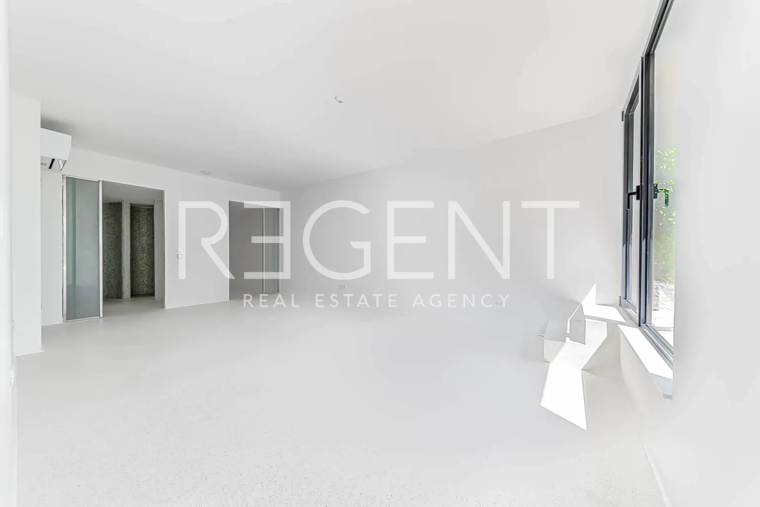 Záhřeb, Šestine - Moderní rodinná vila s bazénem obklopená zelení