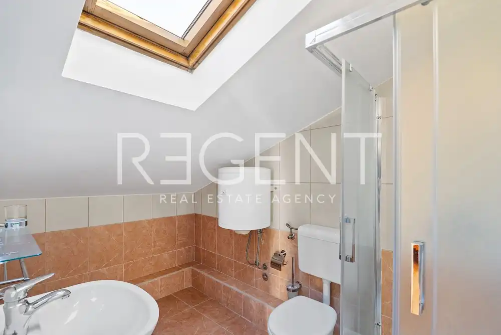 Makarska, Centar - Apartmanska kuća u blizini centra bruto površine 186 m2