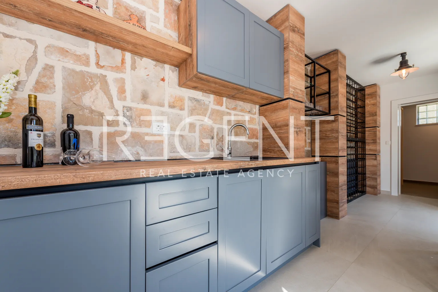 Brač, Milna - Moderna vila prvi red uz more, 264 m2