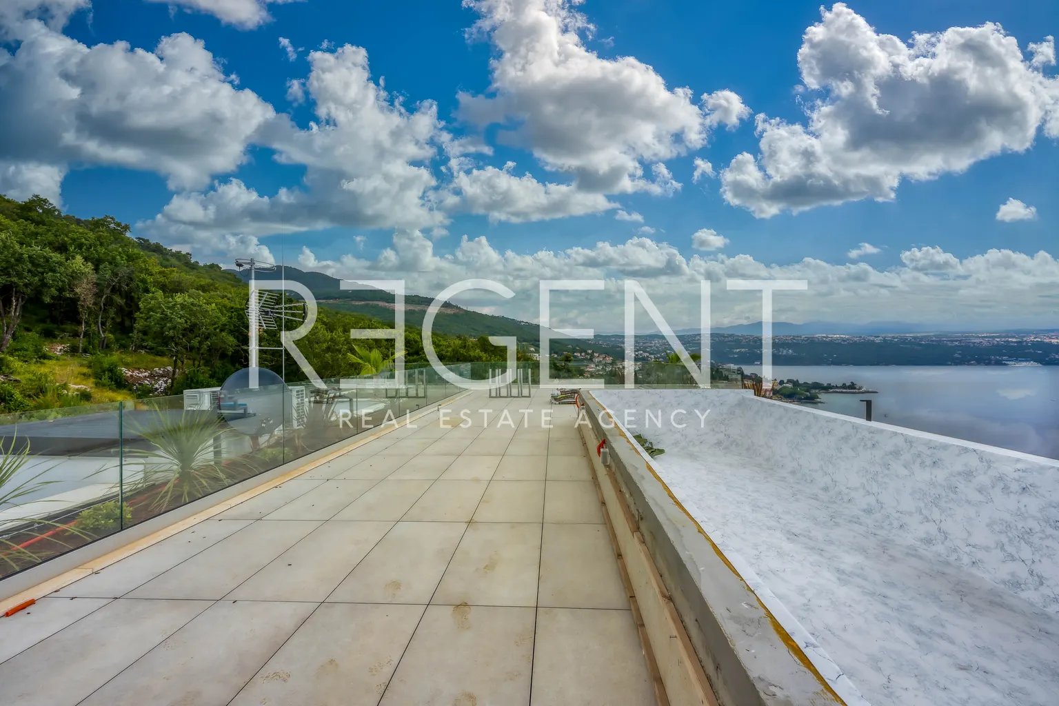 Kvarner, Opatija - Luksuzan penthouse s bazenom, novogradnja 275 m2