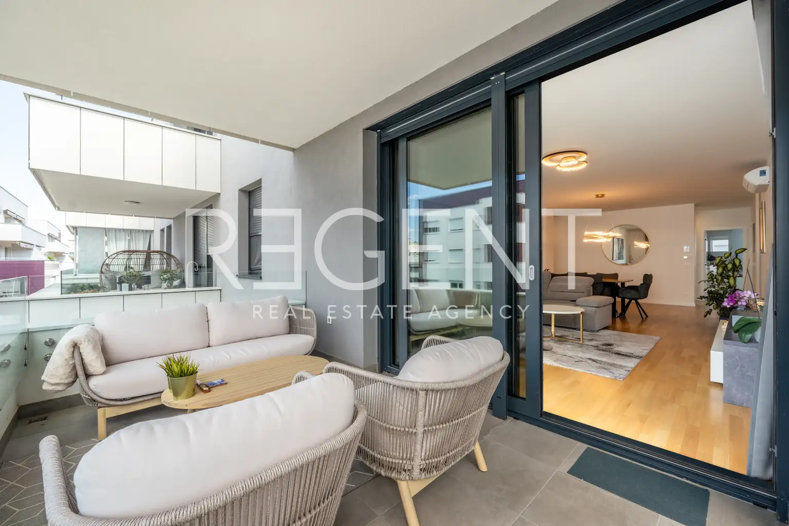 Stan 112 m², Vrbani — 3 spavaće sobe, balkon, 2 garaže