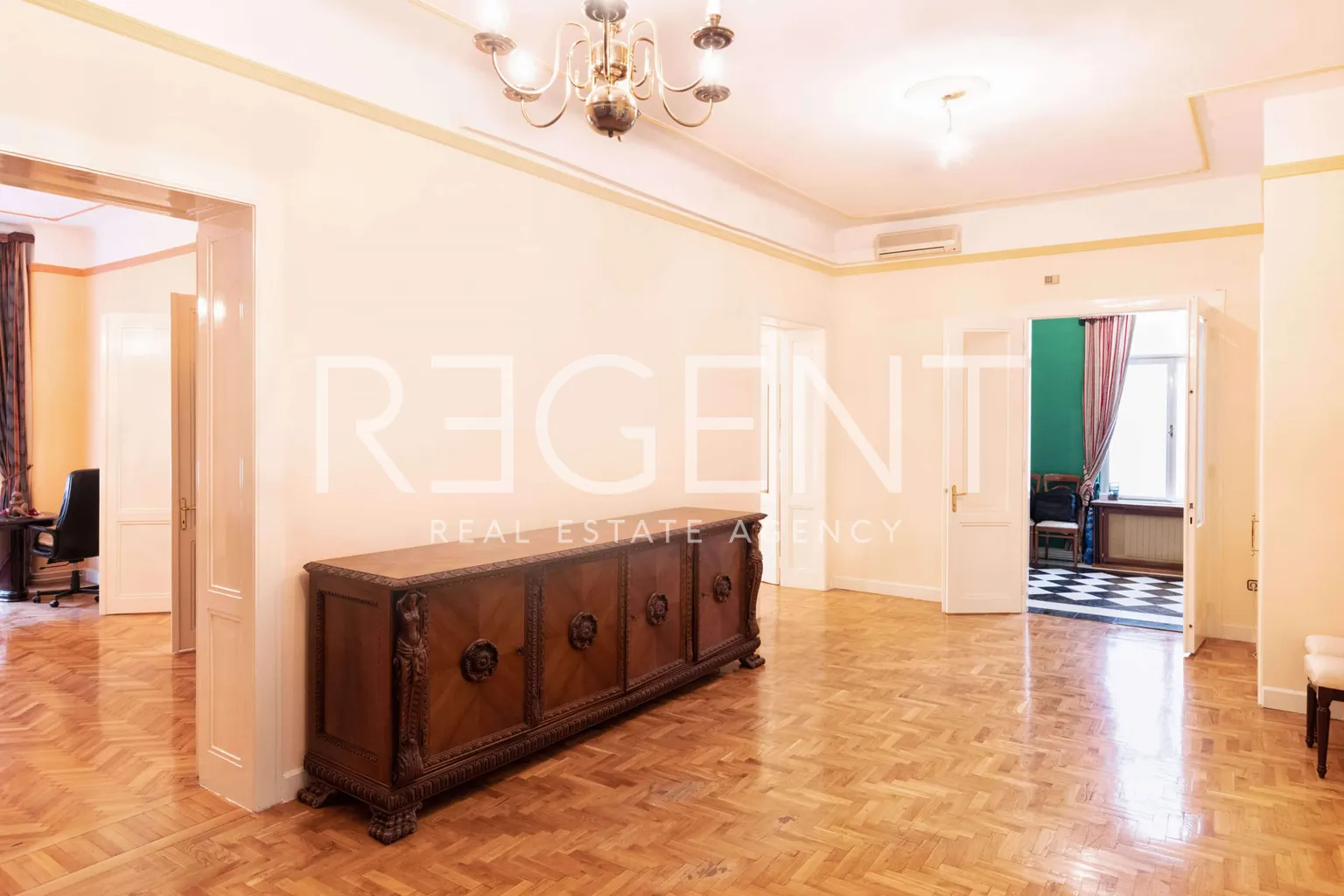 Zagreb, Gajeva - Četverosoban stan u centru grada