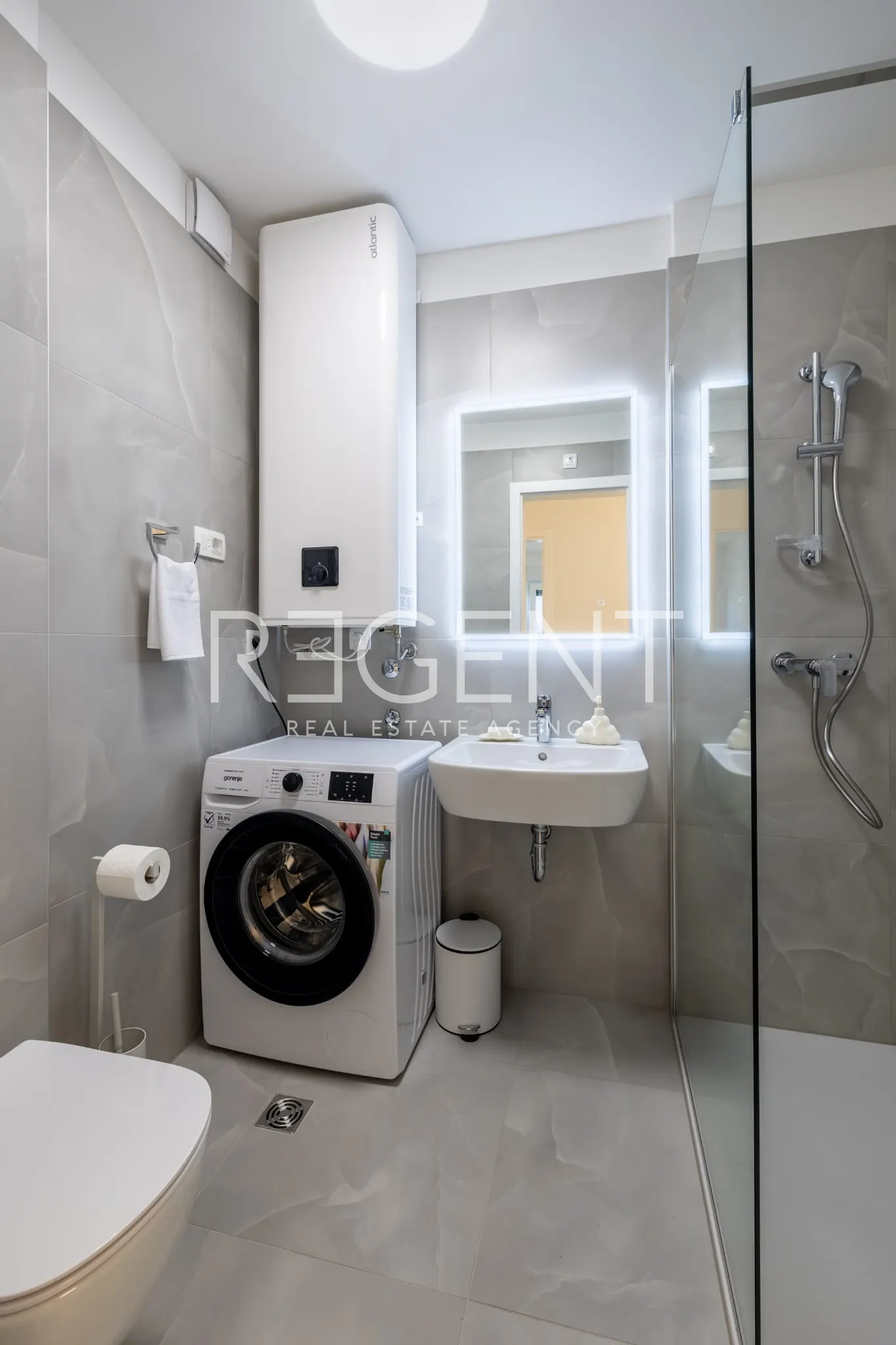 Split, Podstrana - Nowoczesny, przestronny apartament z ogrodem, Długoterminowo