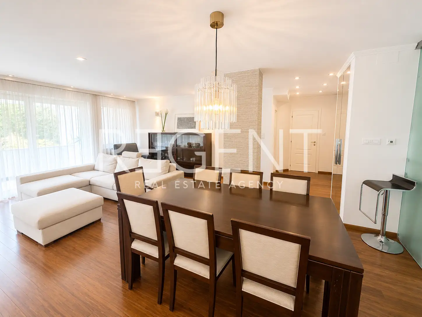 Záhreb, Medveščak – byt 150 m² na prenájom, 4 spálne, loggia, garáž