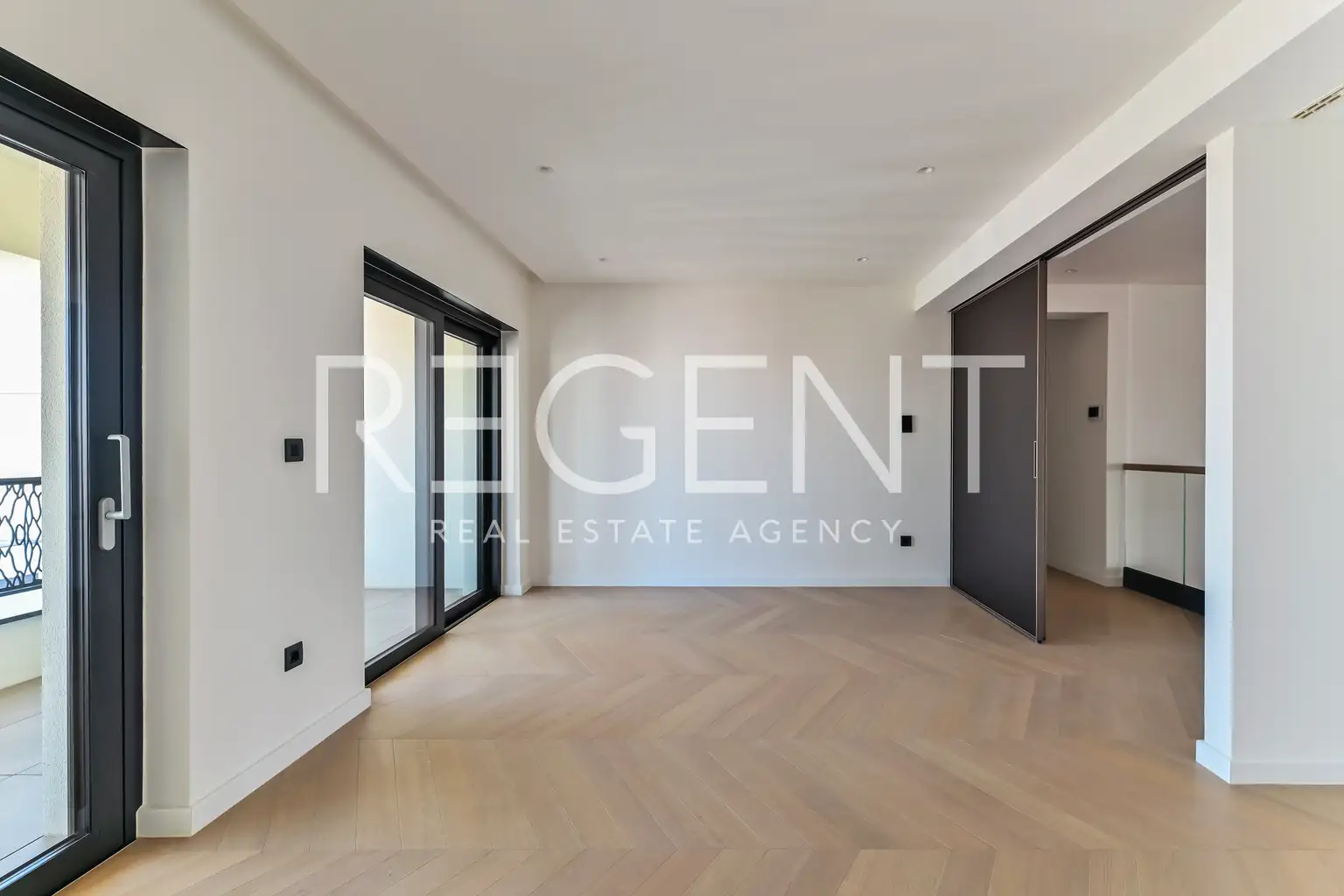 Zagreb, Nova cesta — četverosoban dvoetažni stan 164 m² s dvije garaže
