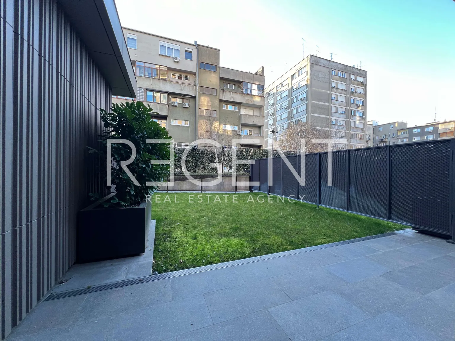Záhřeb, Park Kneževa – Luxusní třípodlažní byt 157 m2 k pronájmu