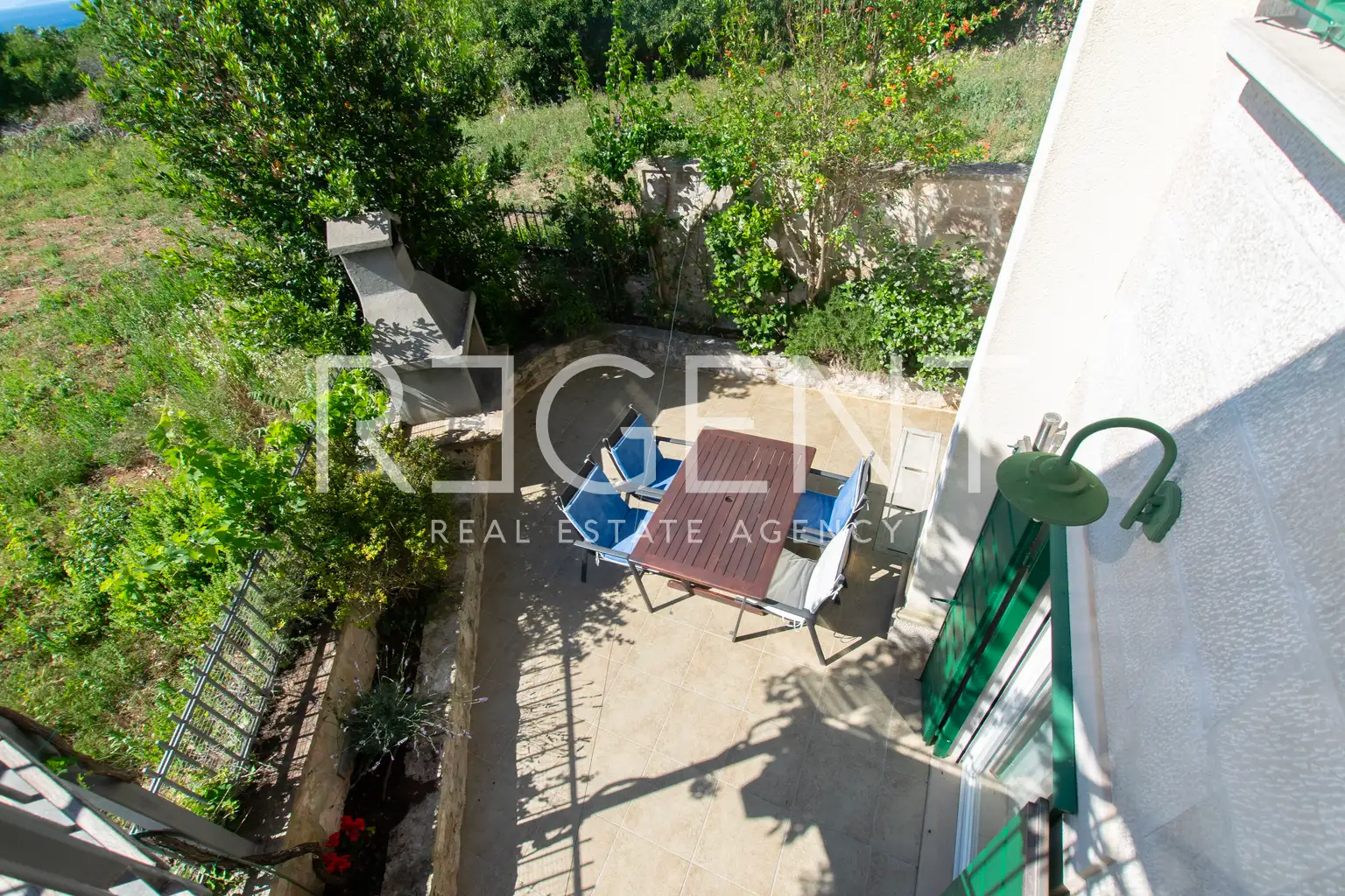 Brač, Mirca - kamenná vila s výhľadom na more, 300m2