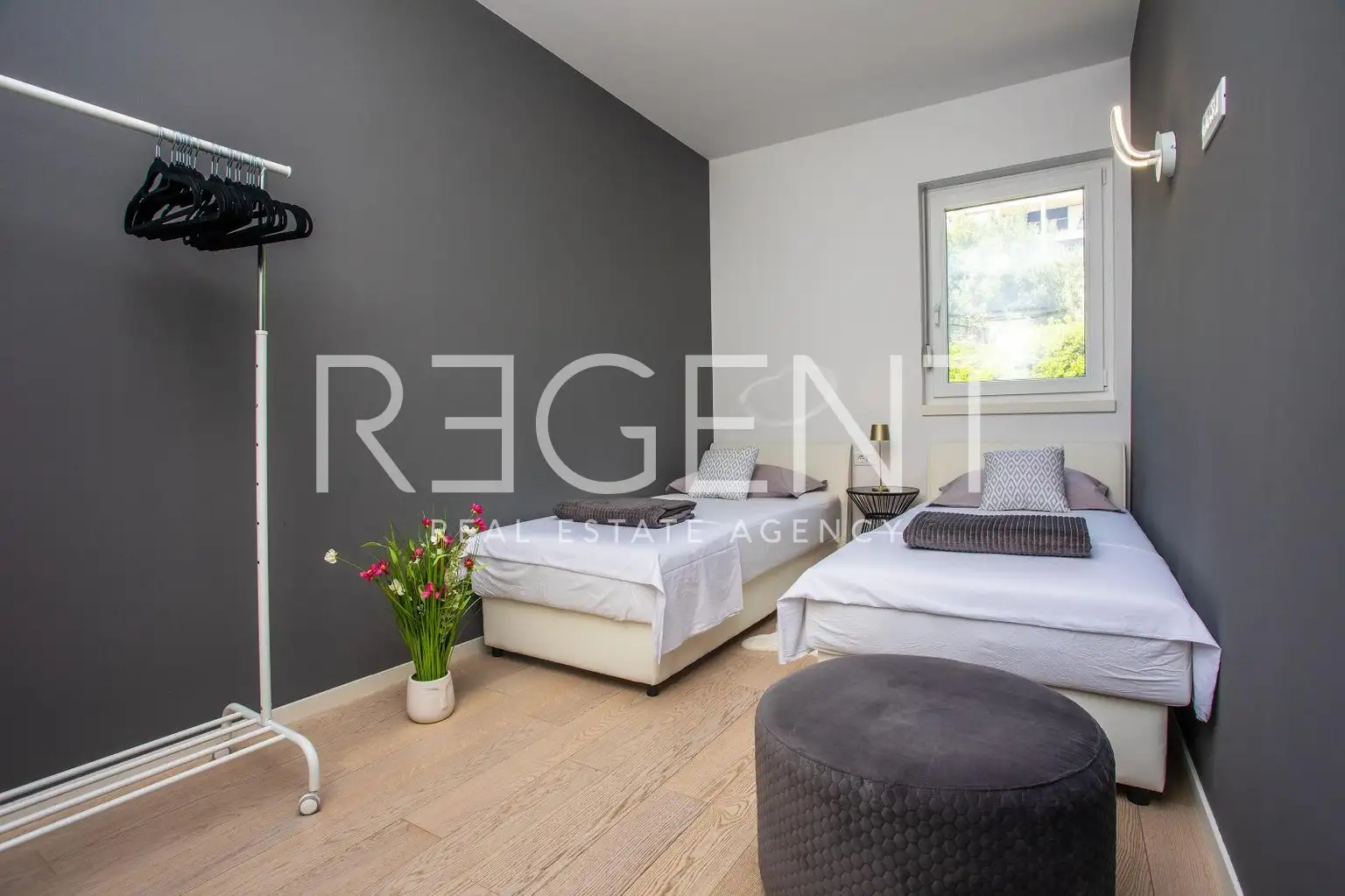 Split, Žnjan - Dvosoban stan sa loggiom i pogledom na more