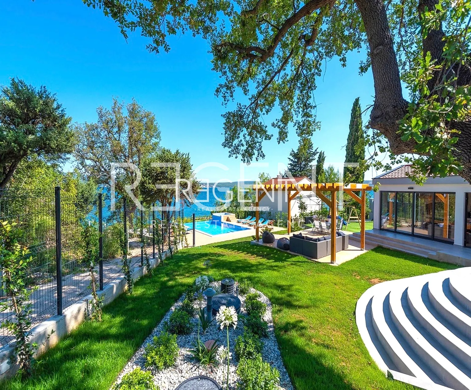 Zadar, Posedarje - Vila první řada u moře 300 m2