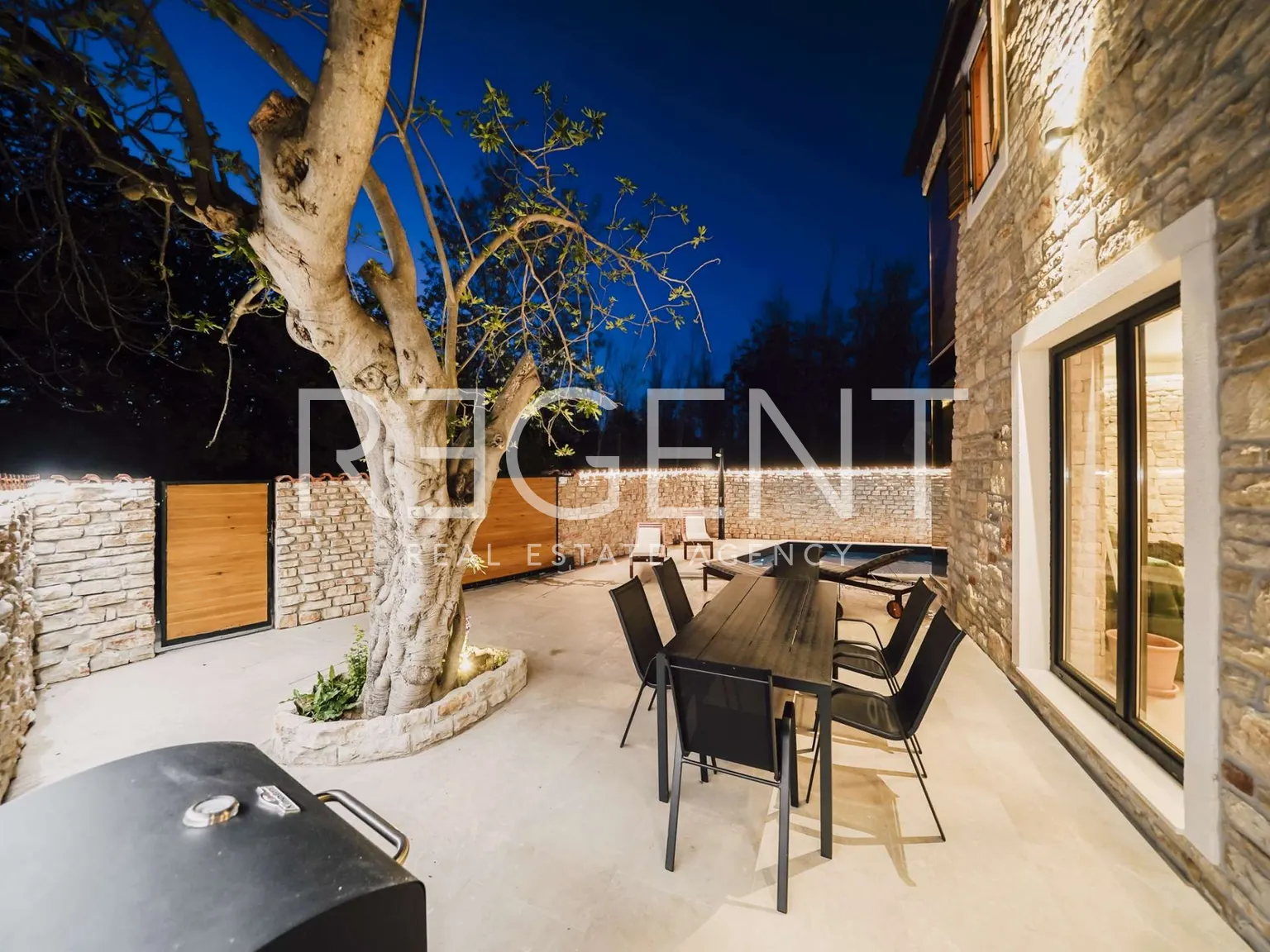Zadar, Privlaka – Nově postavená kamenná-moderní vila