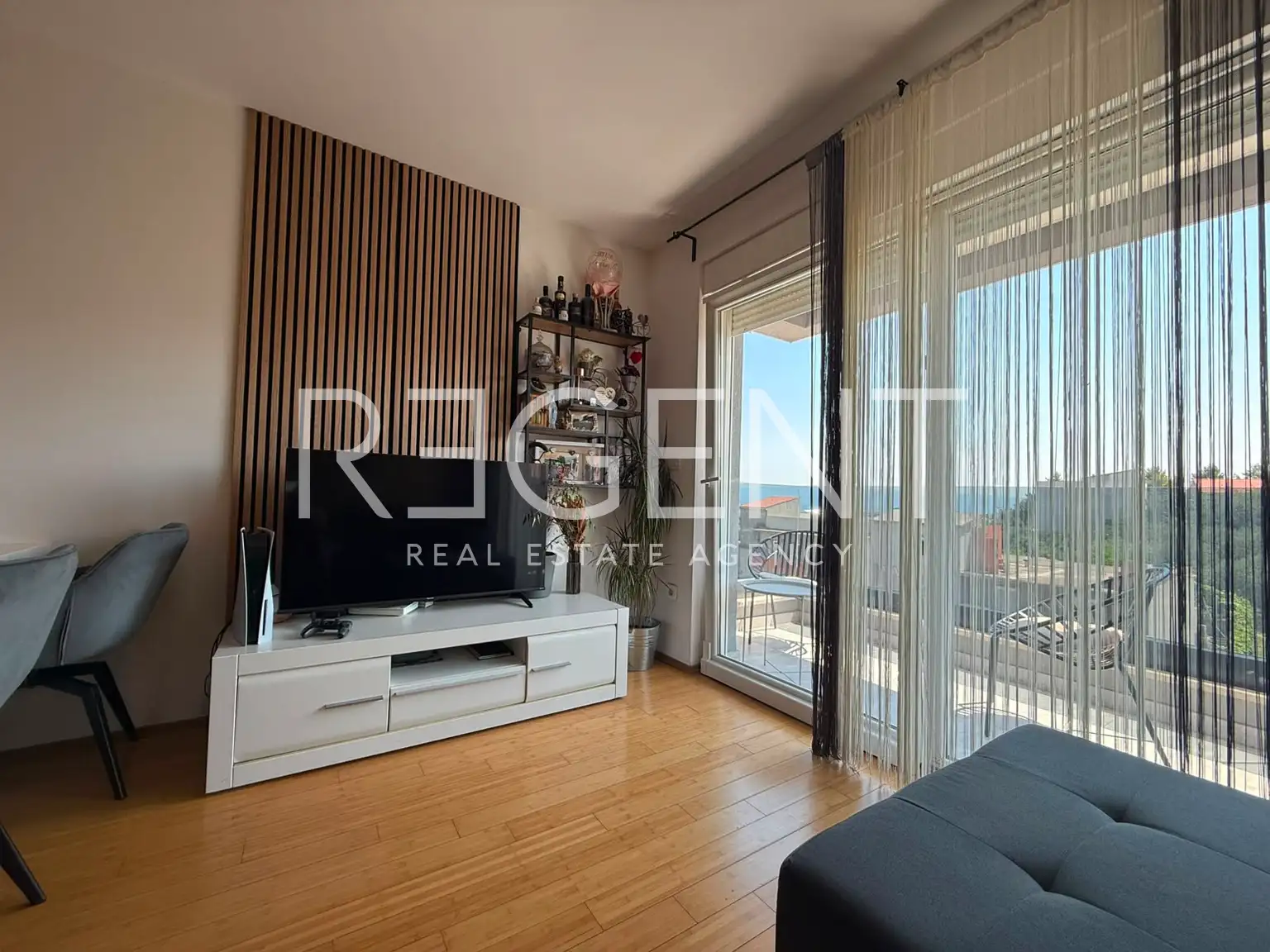 Split, Kila — Dvosobno stanovanje 66 m², balkon, garaža, novejša stavba