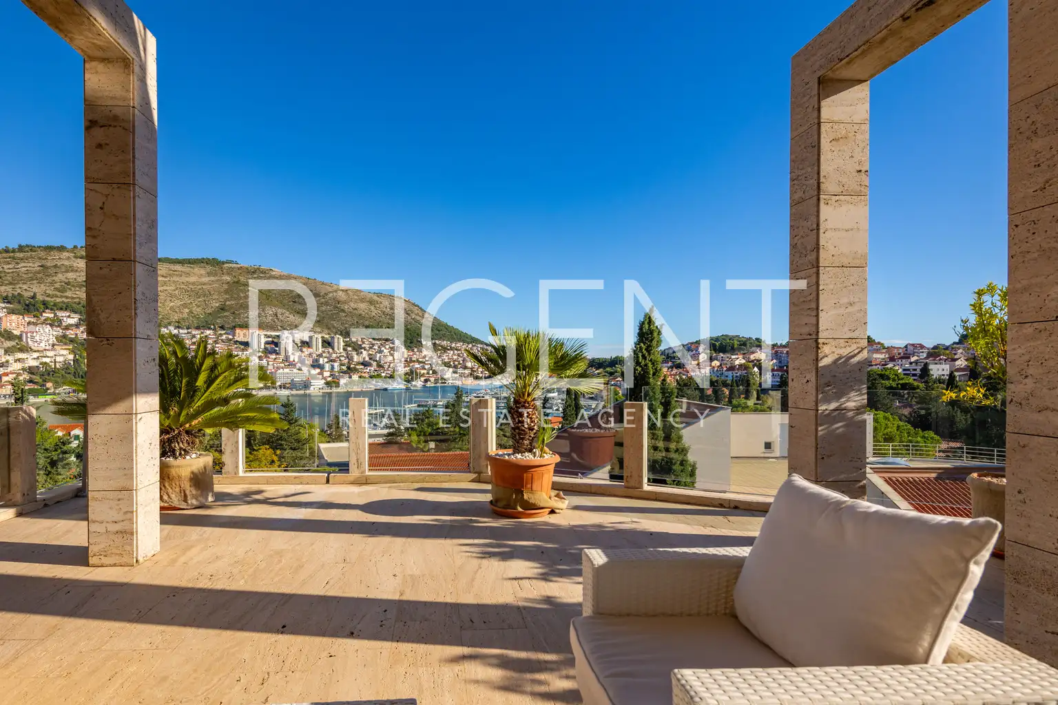 Dubrovnik, Lapad – penthouse 268 m², krovna terasa, bazen, garaža