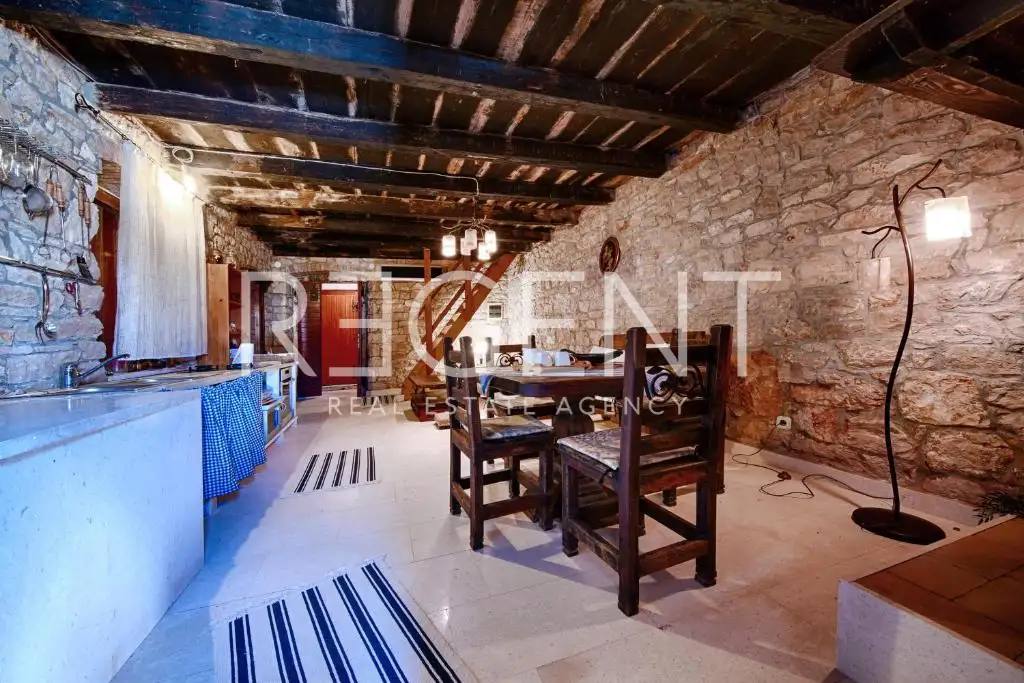 Komiža - Kamenný dom priamo pri mori