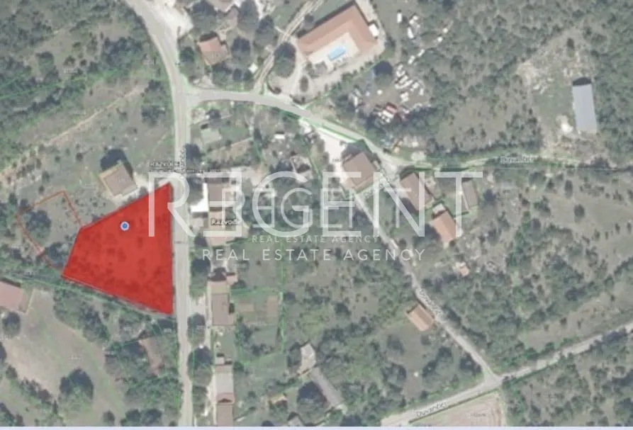Drniš - Građevinsko zemljište 2034 m2