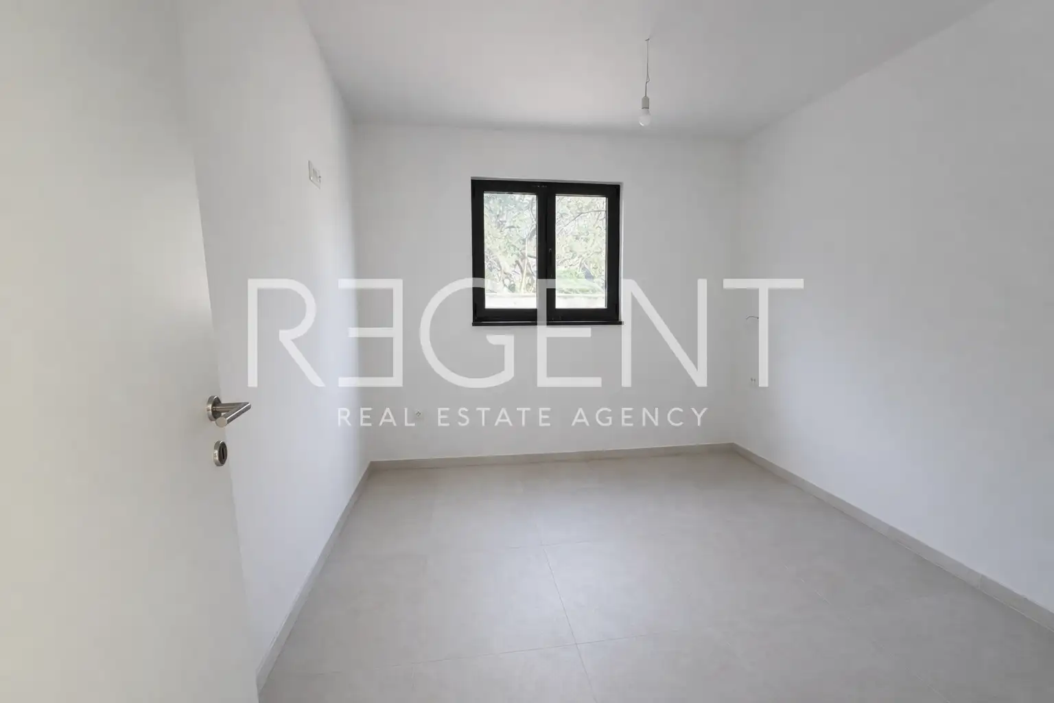 Makarska, Drvenik - Dvosoban stan u novogradnji kraj mora