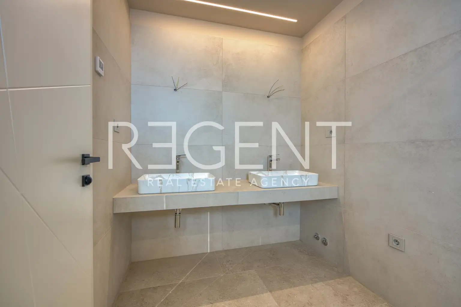 Poreč – Moderna vila s krovnom terasom