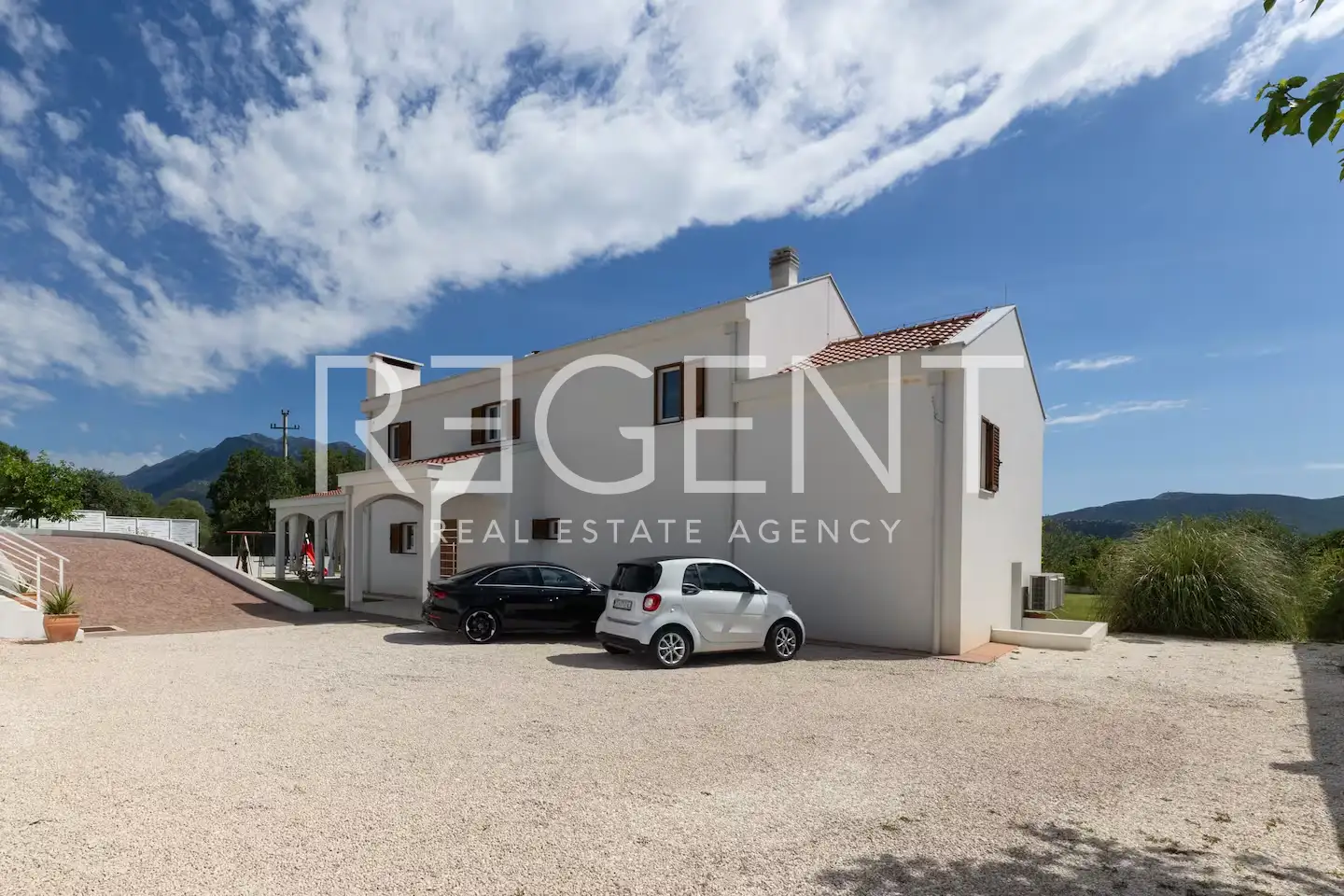 Maison avec piscine, 260m²