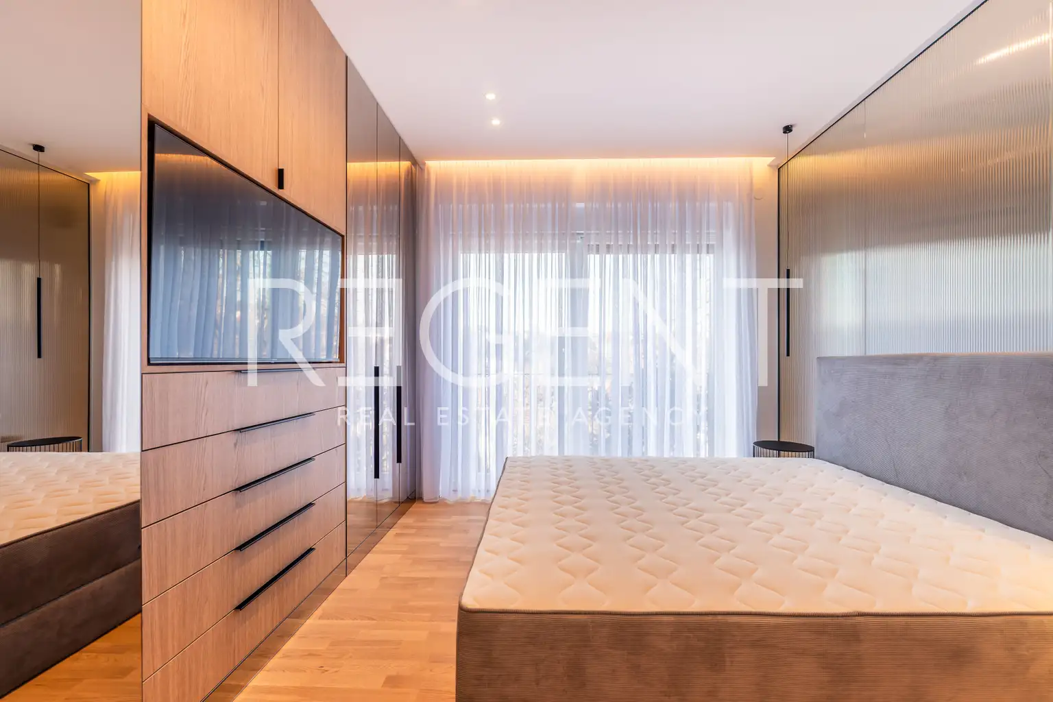 Zagreb, Srebrnjak - moderan trosoban stan s terasom