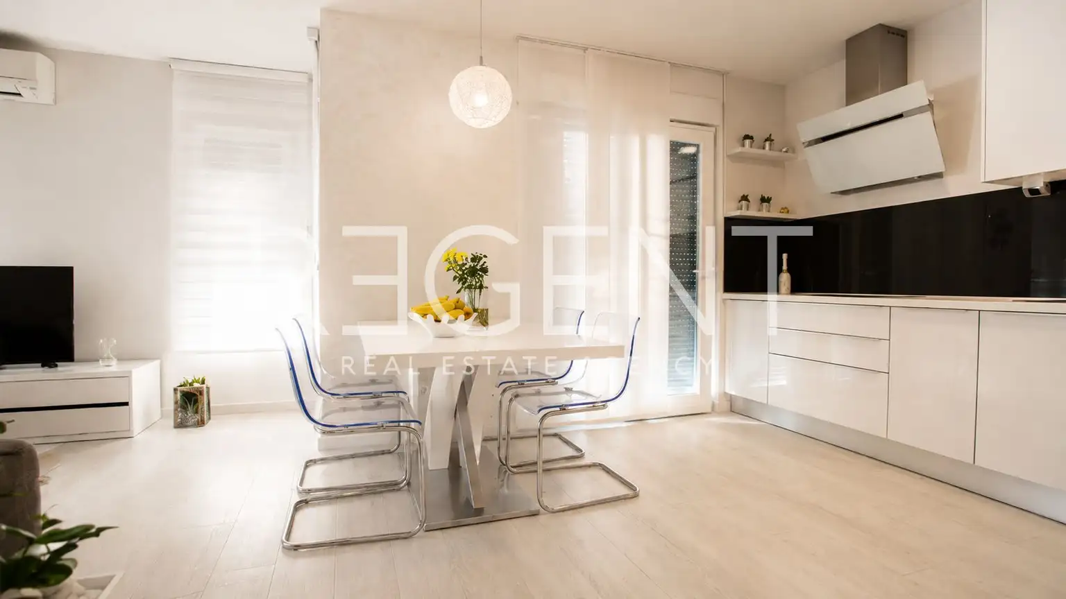 Podstrana, Sita – 52 sqm, two bedrooms, loggia, parking