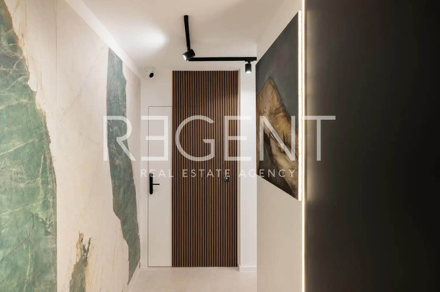 Split, Centar-Luksuzno renoviran trosoban stan u centru Splita