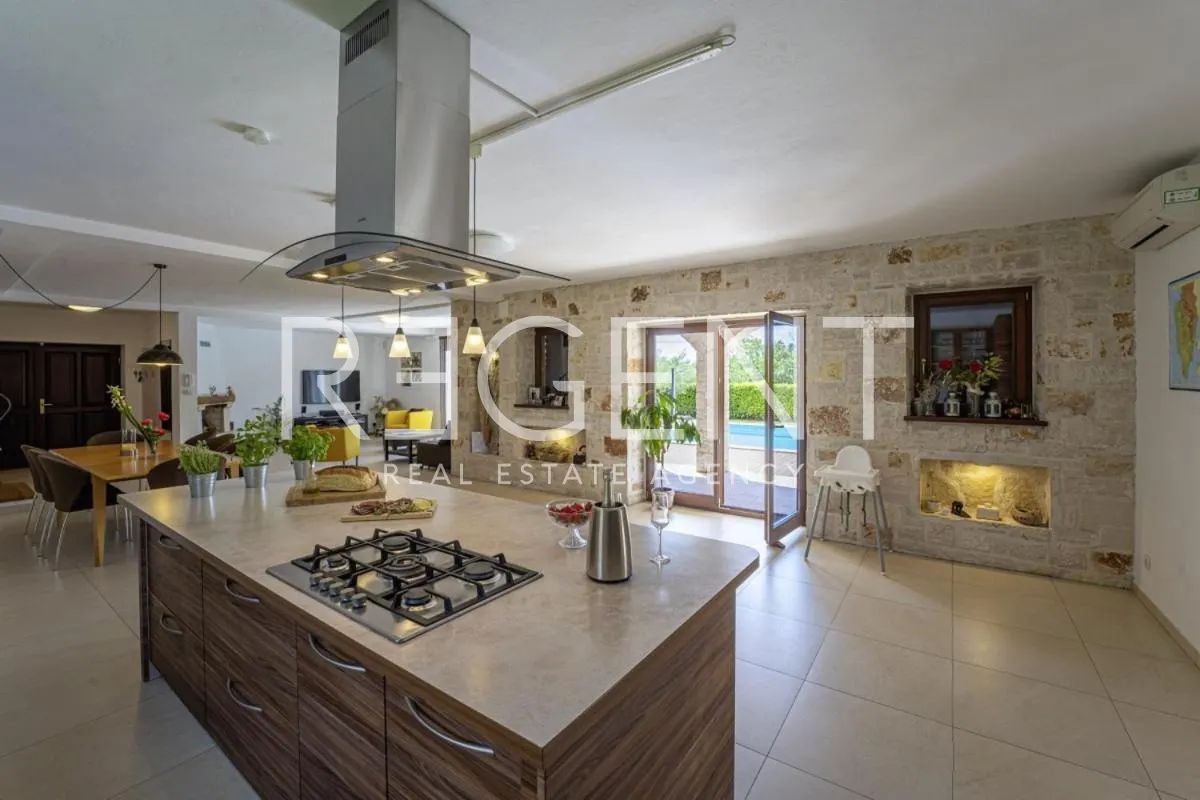 Istrie, Sveti Lovreč - Autentická kamenná vila 280 m2