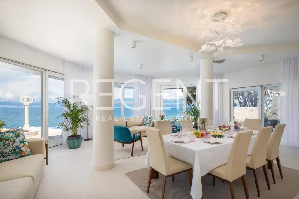 Brač - Moderna vila prvi red uz more