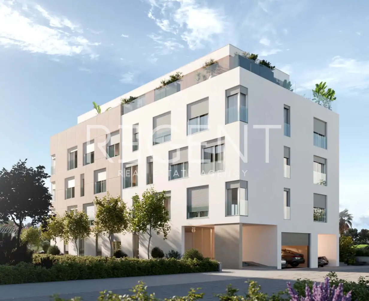 Split, Meje - Trosoban penthouse sa prostranom terasom i bazenom