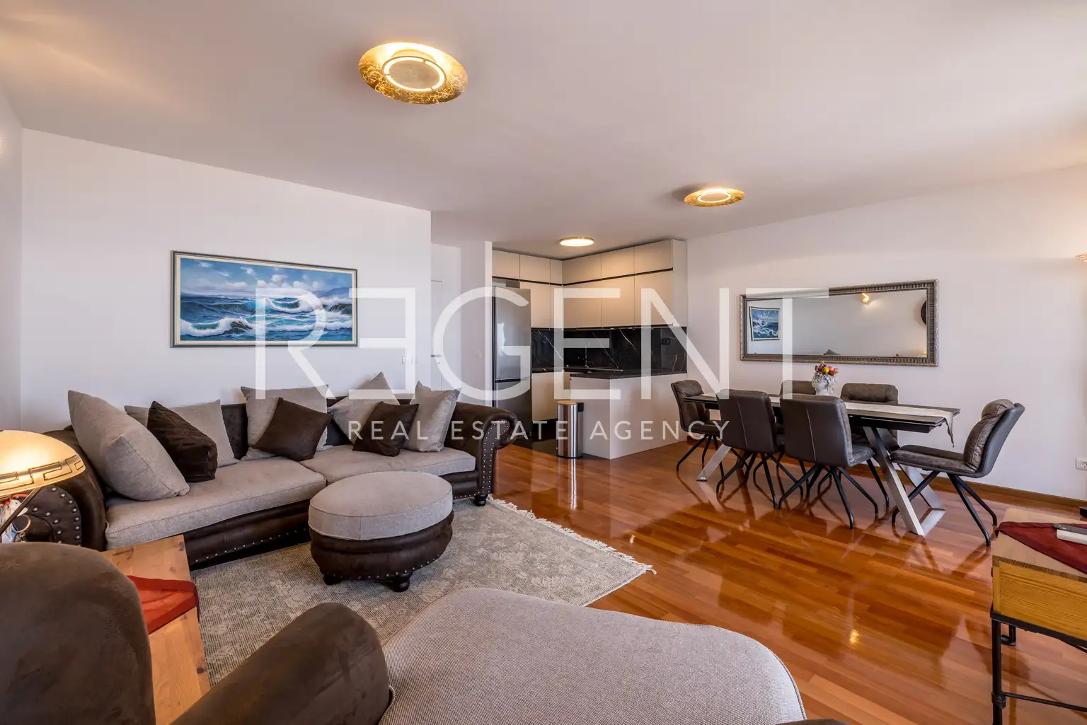 Spalato, Žnjan - Appartamento trilocale con loggia e vista mare