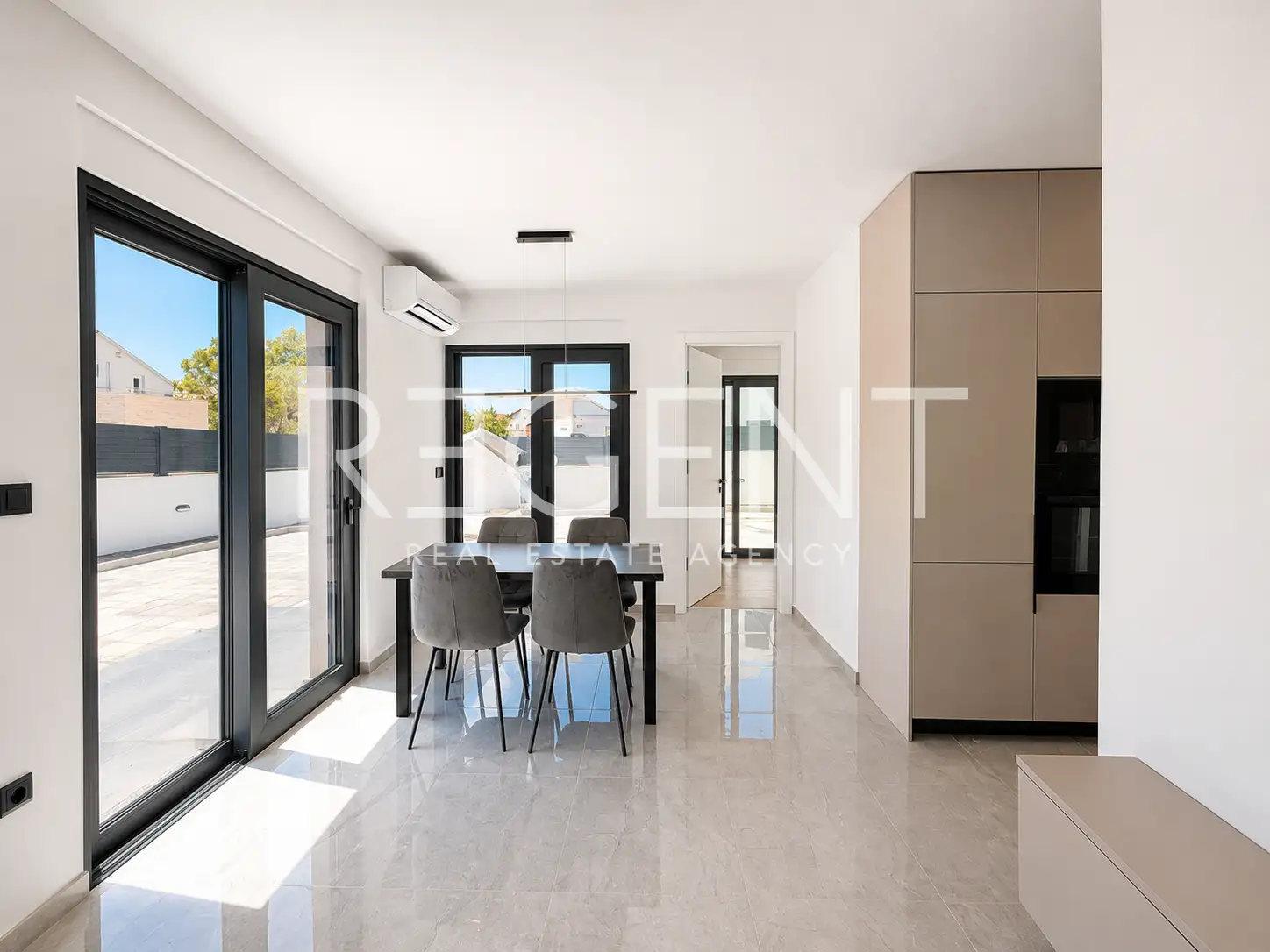 Brodarica, Šibenik 40,25 m², construction neuve, 2 chambres, cour, parking
