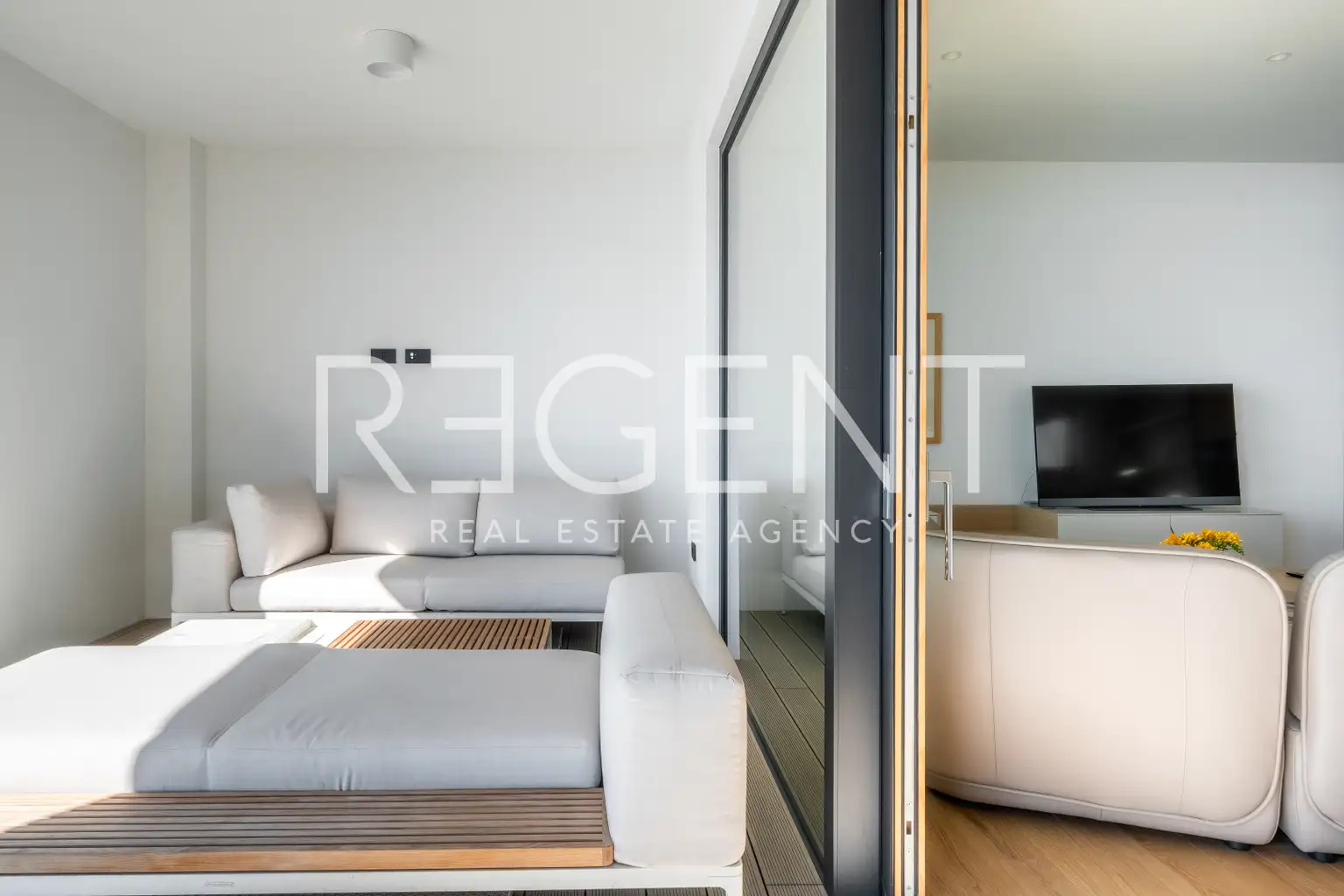 Split, Žnjan - Luksuzno dvosobno stanovanje z odprtim pogledom na morje