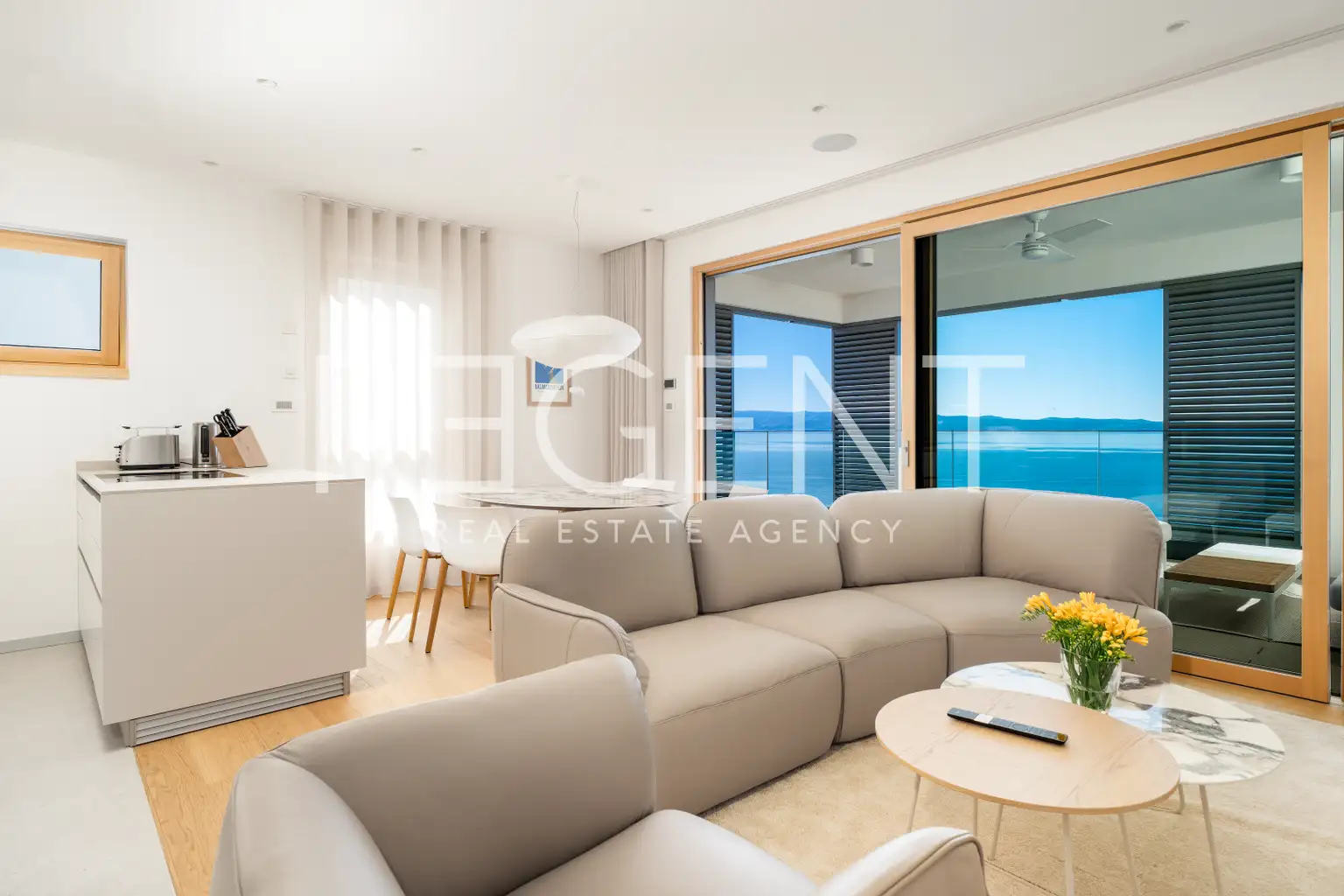 Split, Žnjan - Luksuzno dvosobno stanovanje z odprtim pogledom na morje