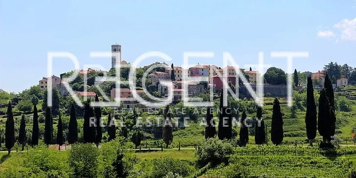 Istra, Oprtalj – Građevinsko zemljišto s projektom, NOVA CIJENA!