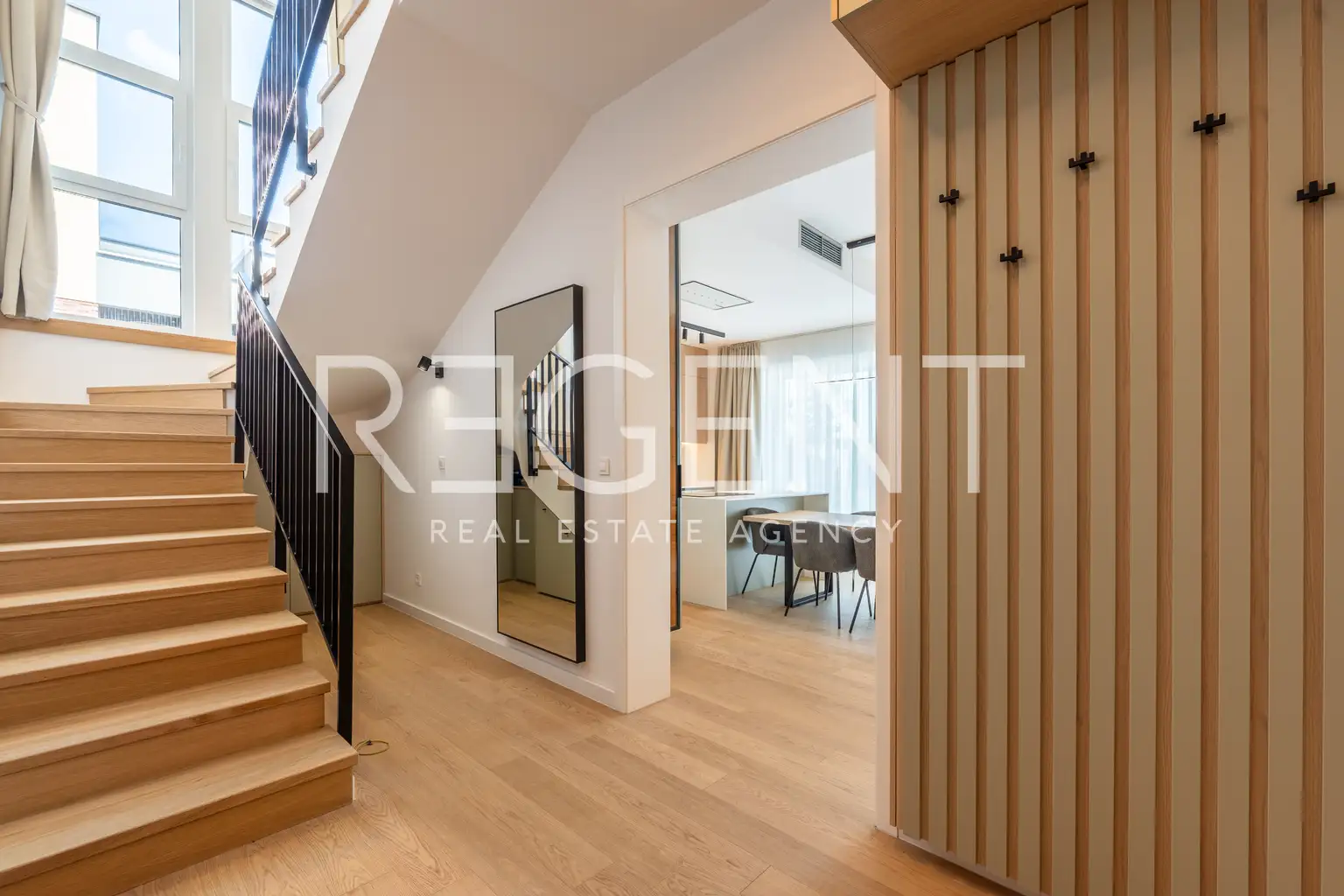 Vila 240 m² za najem, Gornji Bukovac — bazen, garaža