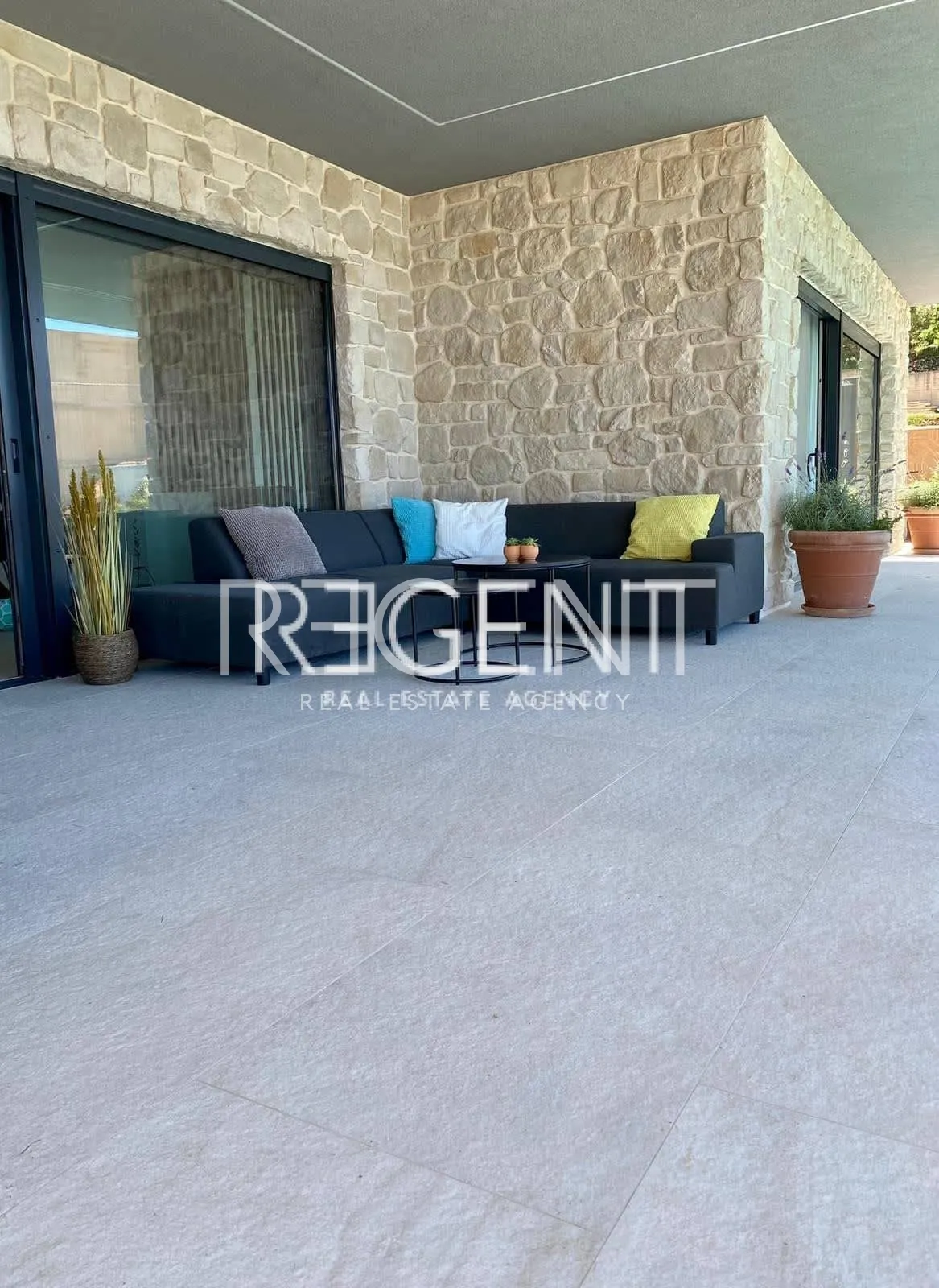 Makarska - Luxurious villa with three residential units