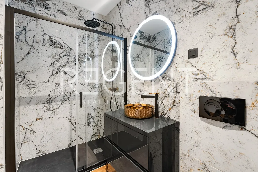 Split, Strožanac - Moderní vila s výhledem na moře, bazénem a pomocnou budovou 50 m2