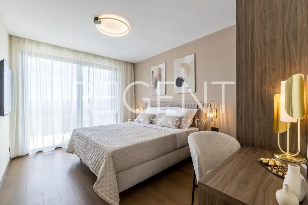 Dugi Rat - Vila 300 m², bazen, sauna ,pogled na more