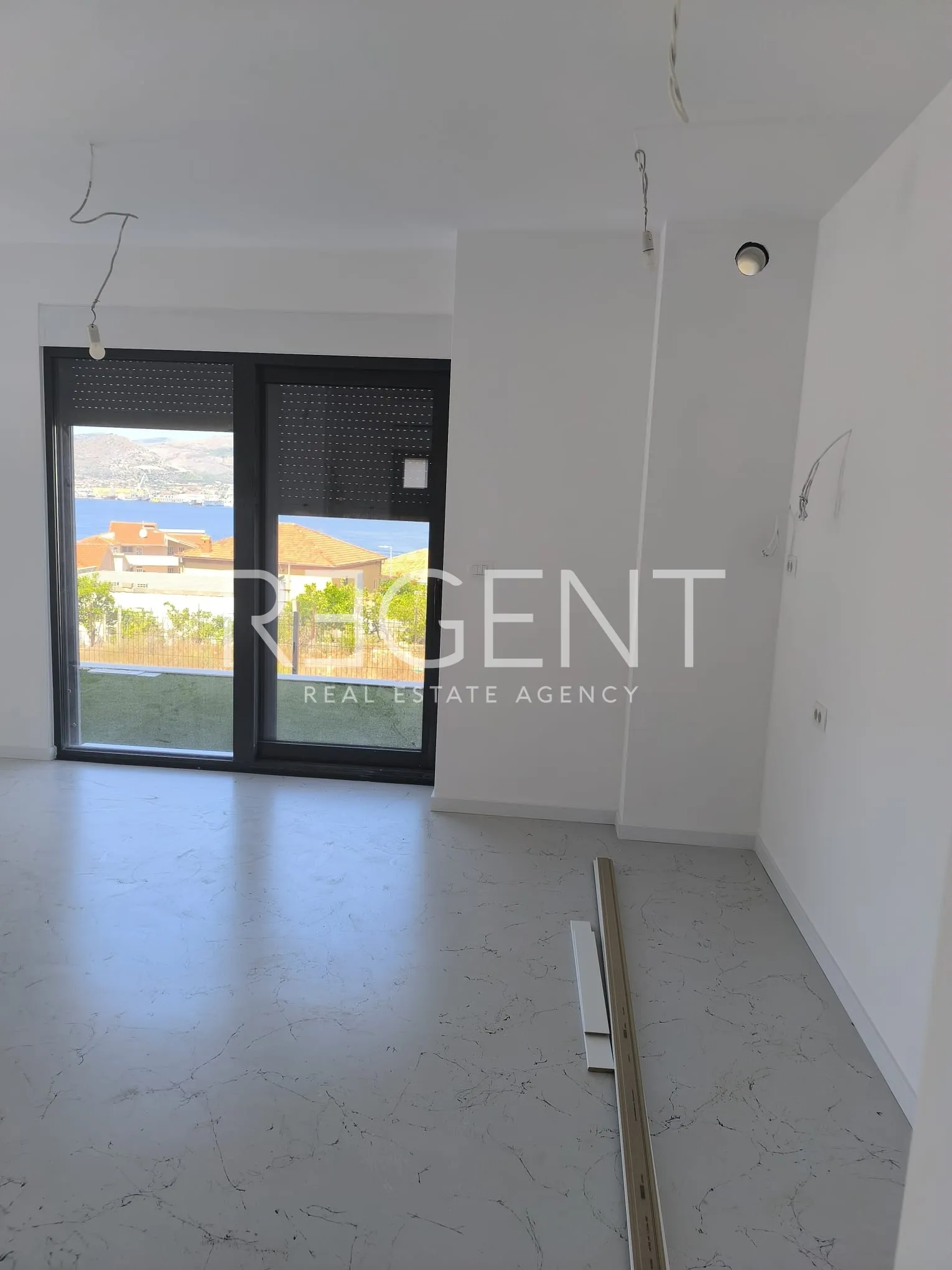 Trogir, Okrug Gornji - Dvoupokojový byt s bazénem 56 m2, novostavba