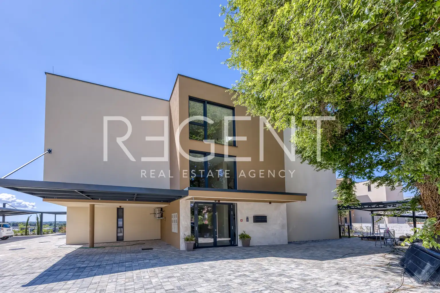 Istrie, Novigrad - Třípokojový apartmán v luxusním obytném komplexu 93 m2