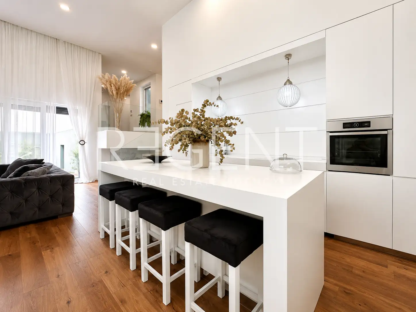Dům 370 m², Maksimir — 4 ložnice, zahrada, garáž
