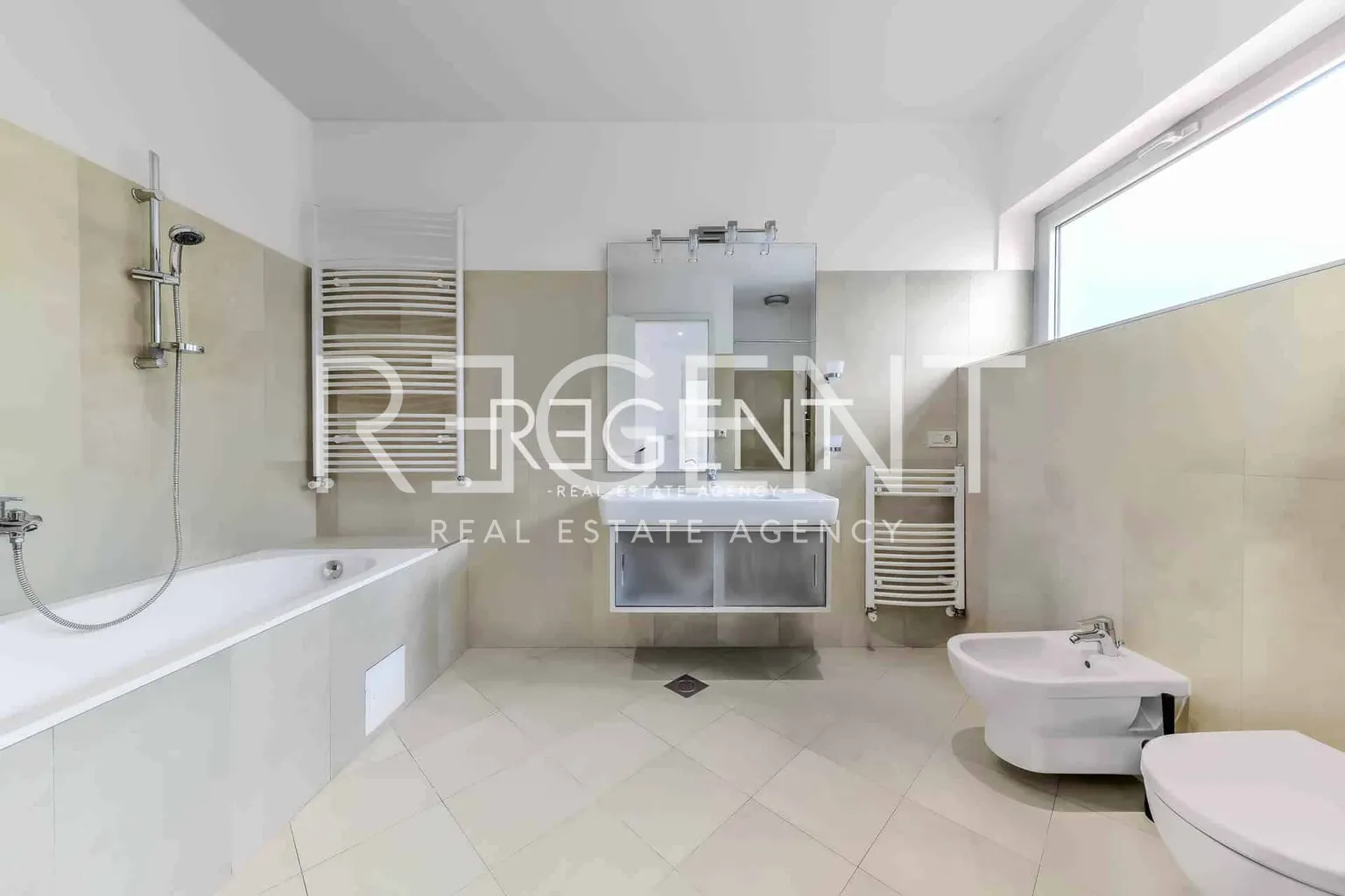 Záhřeb, Šestine - Luxusní dům s bazénem 400 m2