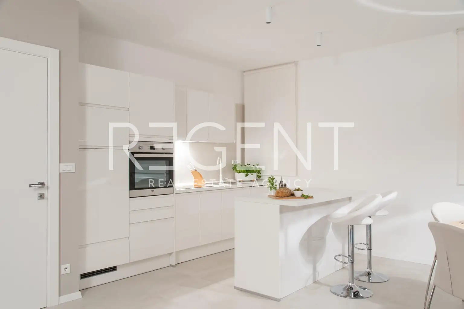 Split, Žnjan-dvosoban s balkonom, drugi red od mora