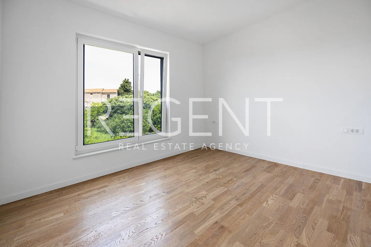 Istra, Tar - Ekskluzivan penthouse s krovnom terasom u novogradnji 130 m2