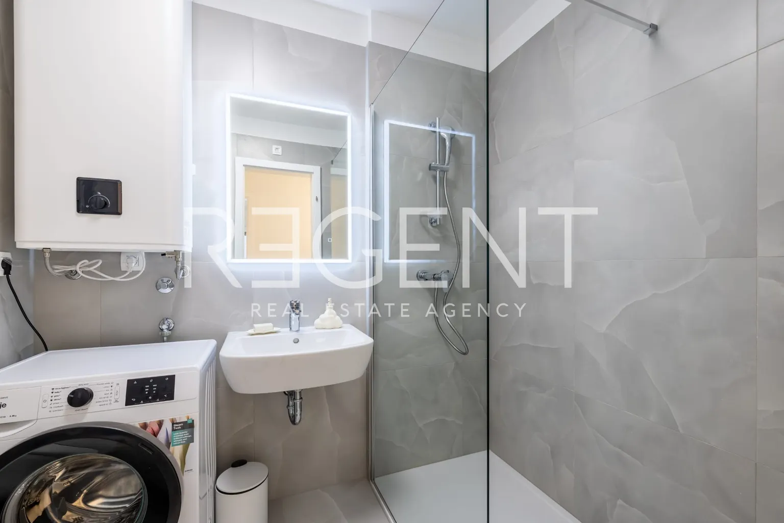 Split, Podstrana - Nowoczesny, przestronny apartament z ogrodem, Długoterminowo